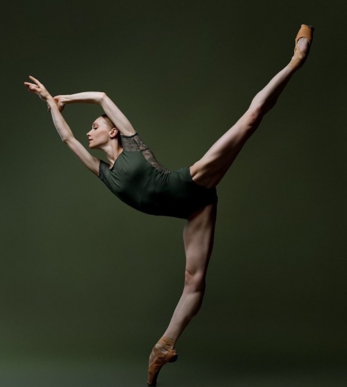 Tatiana Melnik - Bailarina principal  Tatiana Melnik - Bailarina principal
