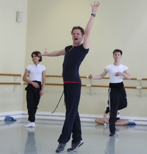 Mikhail Sivakov - Profesora de ballet Mikhail Sivakov - Profesora de ballet