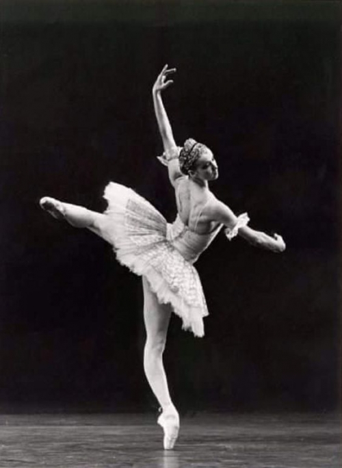 Sylvie Guillem in Grand Pas Classique Sylvie Guillem in Grand Pas Classique
