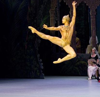 Bailarín solista en el Teatro Mariinsky Bailarín solista en el Teatro Mariinsky
